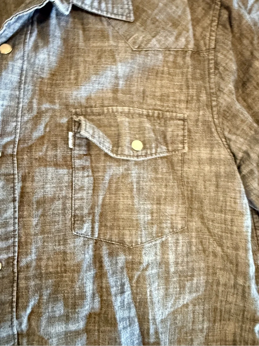 Levi's Men's Modern Fit Jeans Shirt in Chambray Blue grey